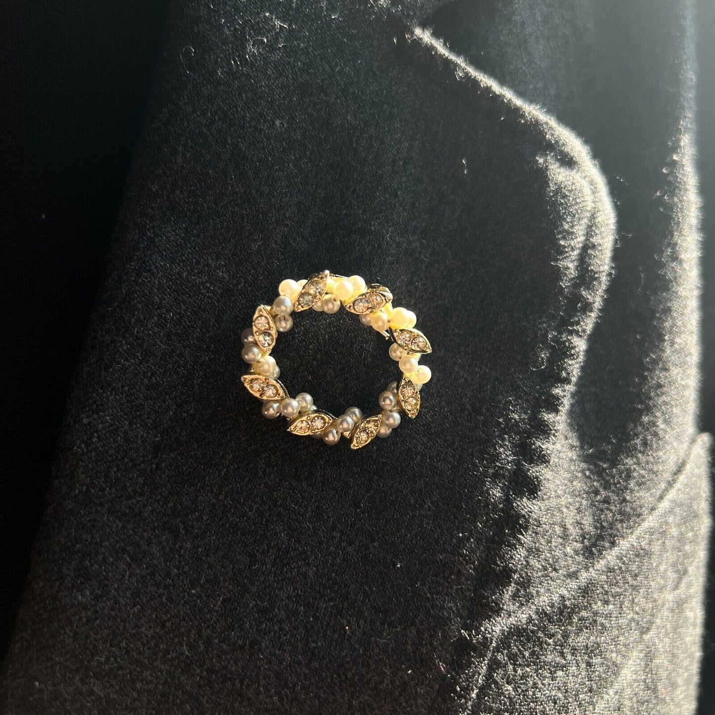 Vintage Sparkling Rhinestones & Faux Pearls Gold-Toned Circle Brooch Pin
