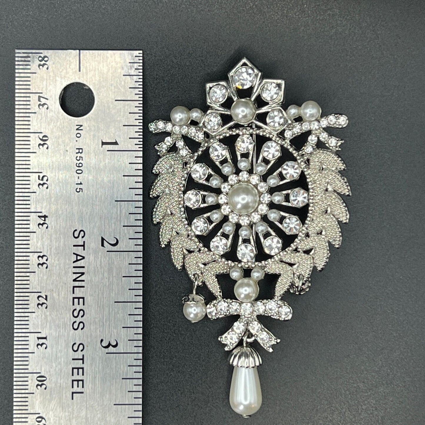 Large Stunning Clear Crystals & Faux Pearls Wreath w Dangling Pieces Brooch Pin