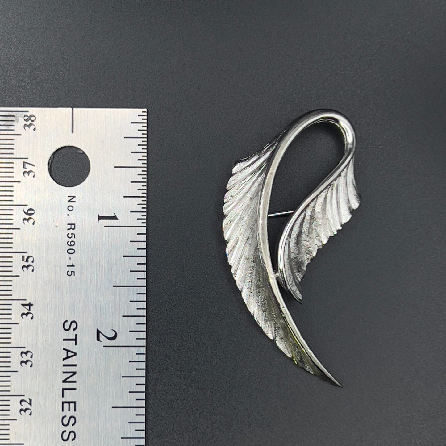 Vintage Leaf Silver-Toned Textured & Shiny Brooch Pin