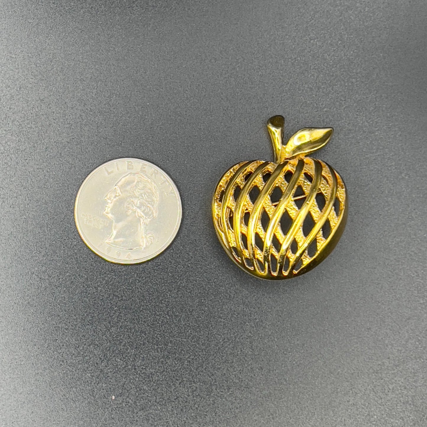 Vintage Apple Shape Brooch Gold-Toned Woven Pin