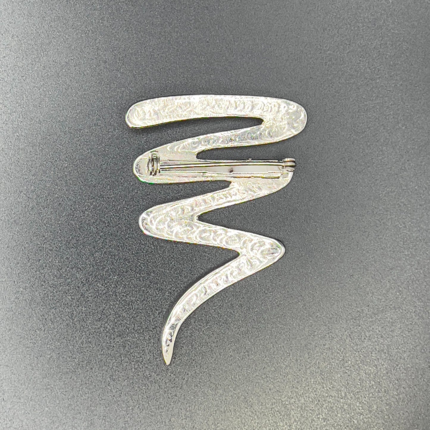Vintage Novelty Silver-Toned Brooch Pin In a Zig-Zag Design