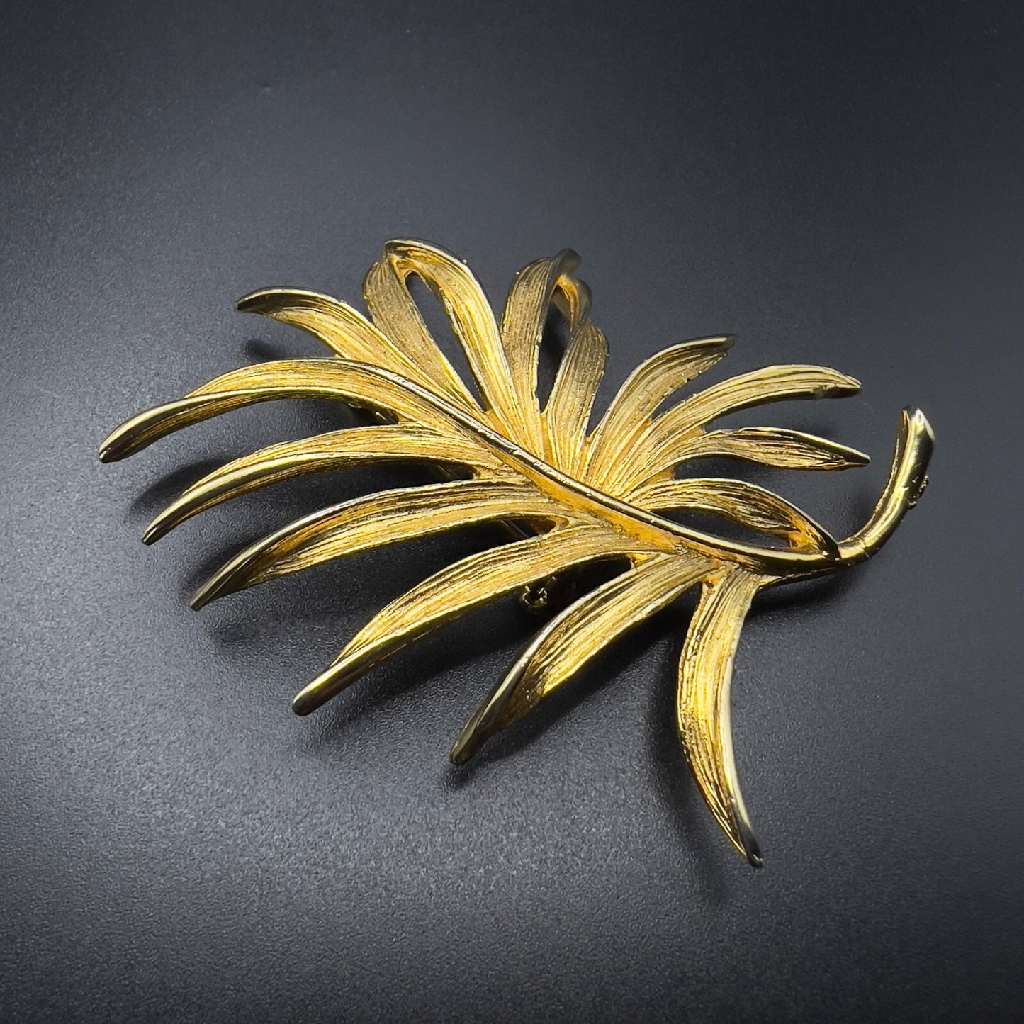 Vintage Large Leaf Pin Gold-Toned Etched Shiny Brooch
