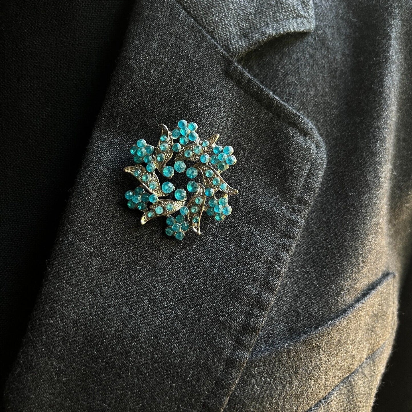 Vintage Lovely Silver-Toned and Blue Rhinestones Floral Wreath Brooch Pin