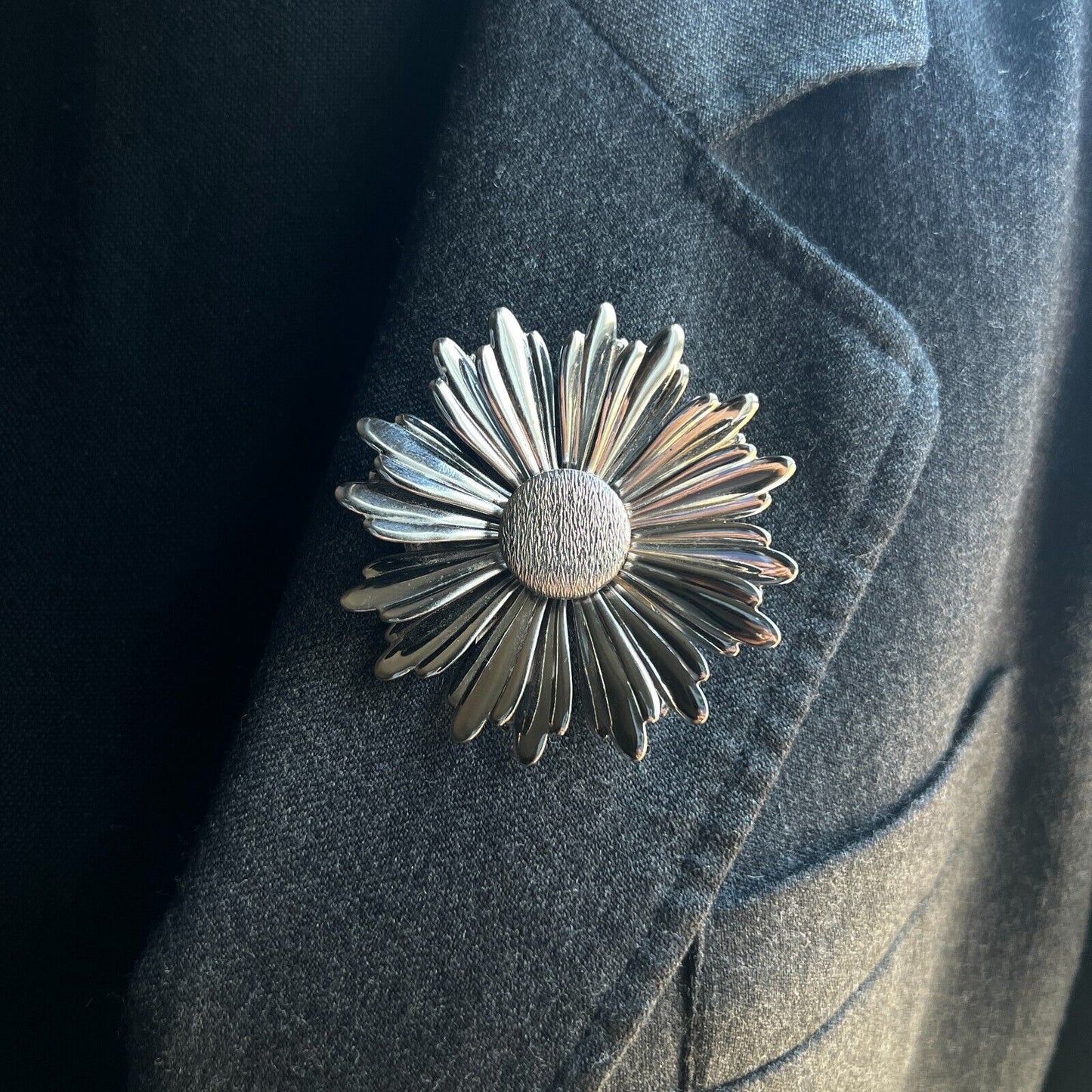 Vintage Silver-Toned Daisy Flower Signed Sarah Coventry Brooch Pin