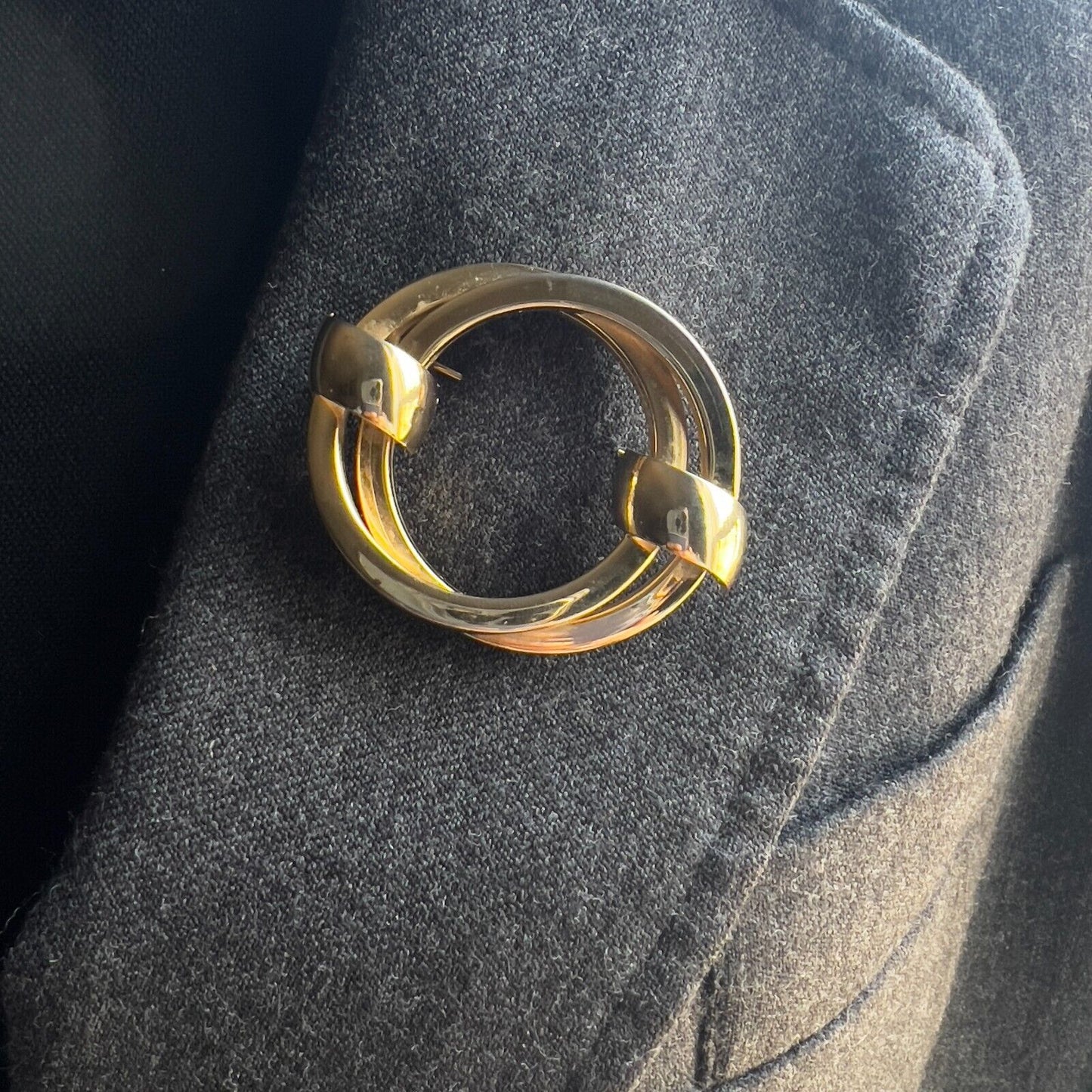 Vintage Shinny Spiral Oval Modernist Gold-Toned Knot Brooch Pin