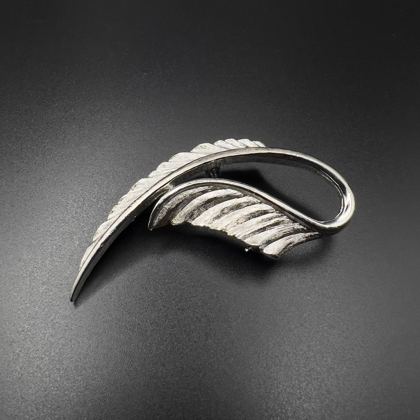 Vintage Leaf Silver-Toned Textured & Shiny Brooch Pin