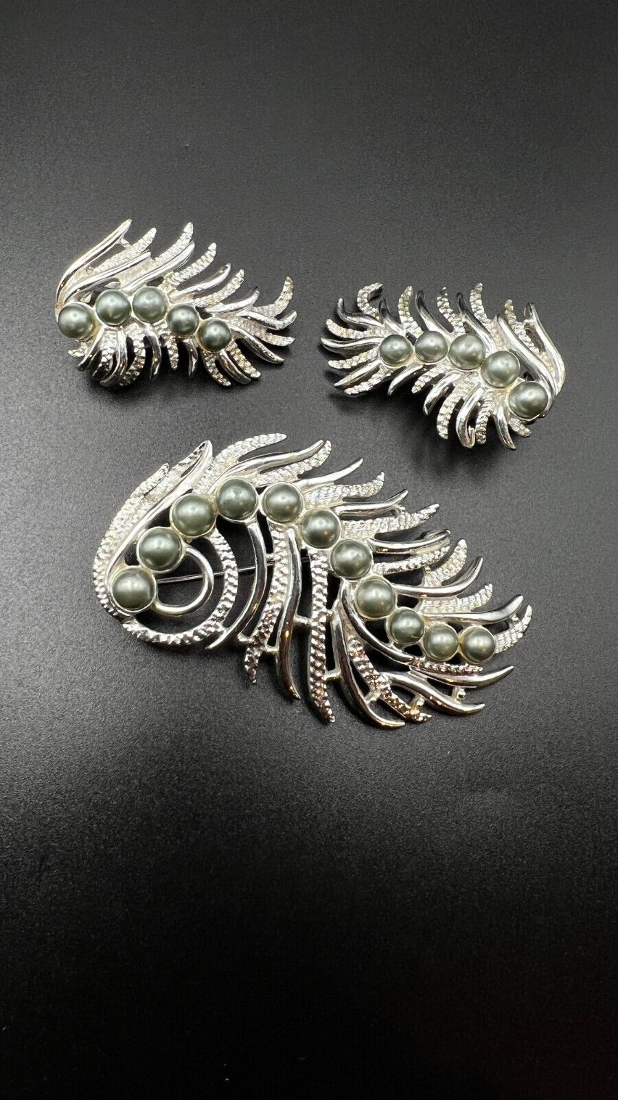 Vintage Sarah Coventry Feather Brooch & Clip on Earrings Set Silver Pearls 1950s