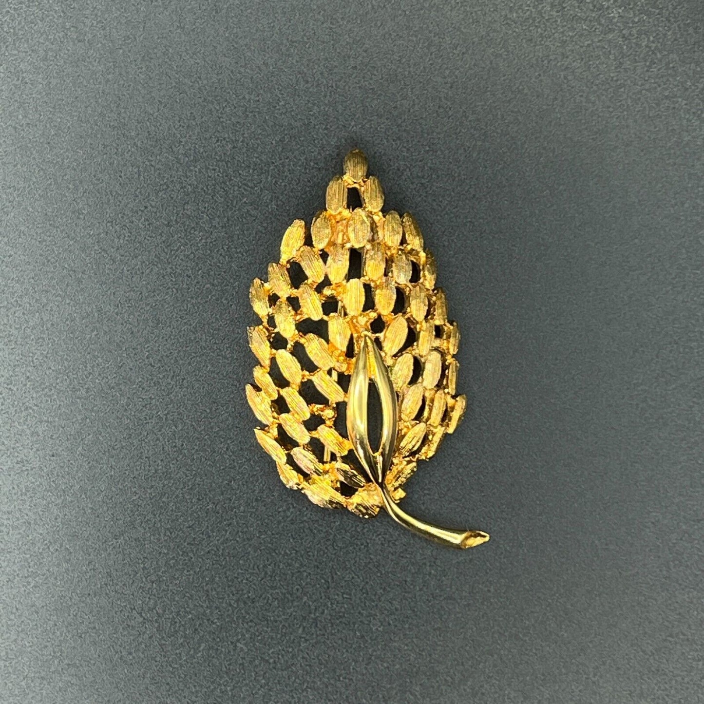 Vintage Beautiful Signed Roget TM Brushed Gold-Toned Leaf Brooch Pin