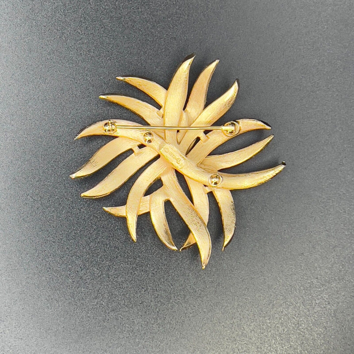 Vintage Trifari Gold-Tone Pinwheel Starburst Brooch Pin - Mid-Century Jewelry