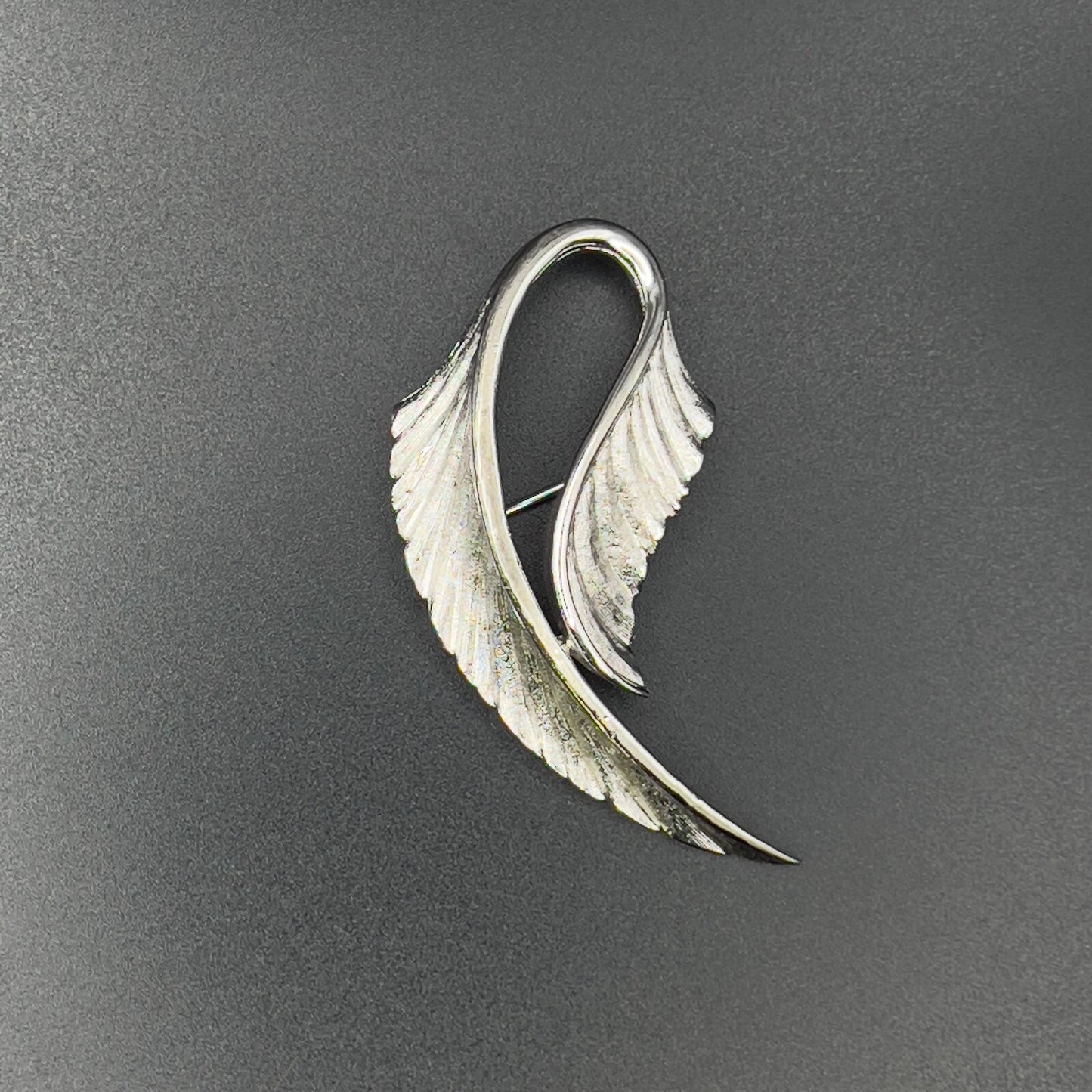 Vintage Leaf Silver-Toned Textured & Shiny Brooch Pin