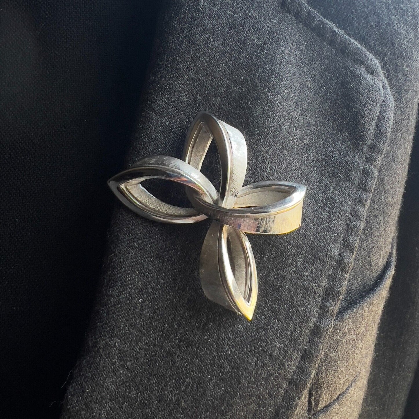 Vintage Signed Trifari Silver-Toned Classic Brushed/Shiny Ribbon Bow Brooch Pin