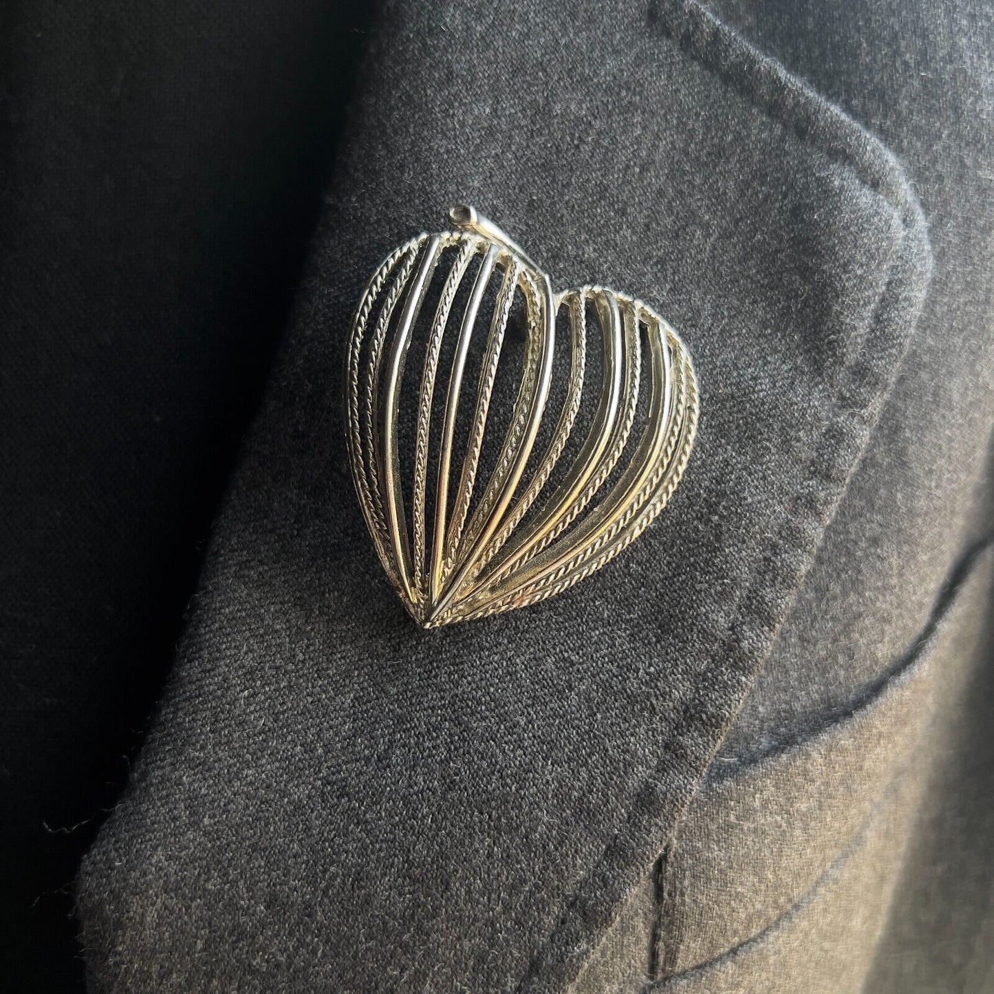 Vintage Silver-Tone Apple/Heart Brooch Pin - Large Novelty Open Wire Rope Design