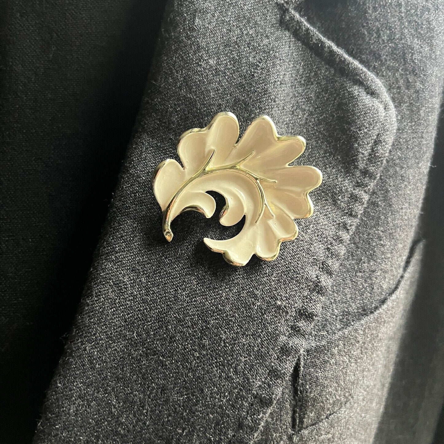 Vintage Gold-Toned & White Enameling Elegant Leaf Brooch Pin