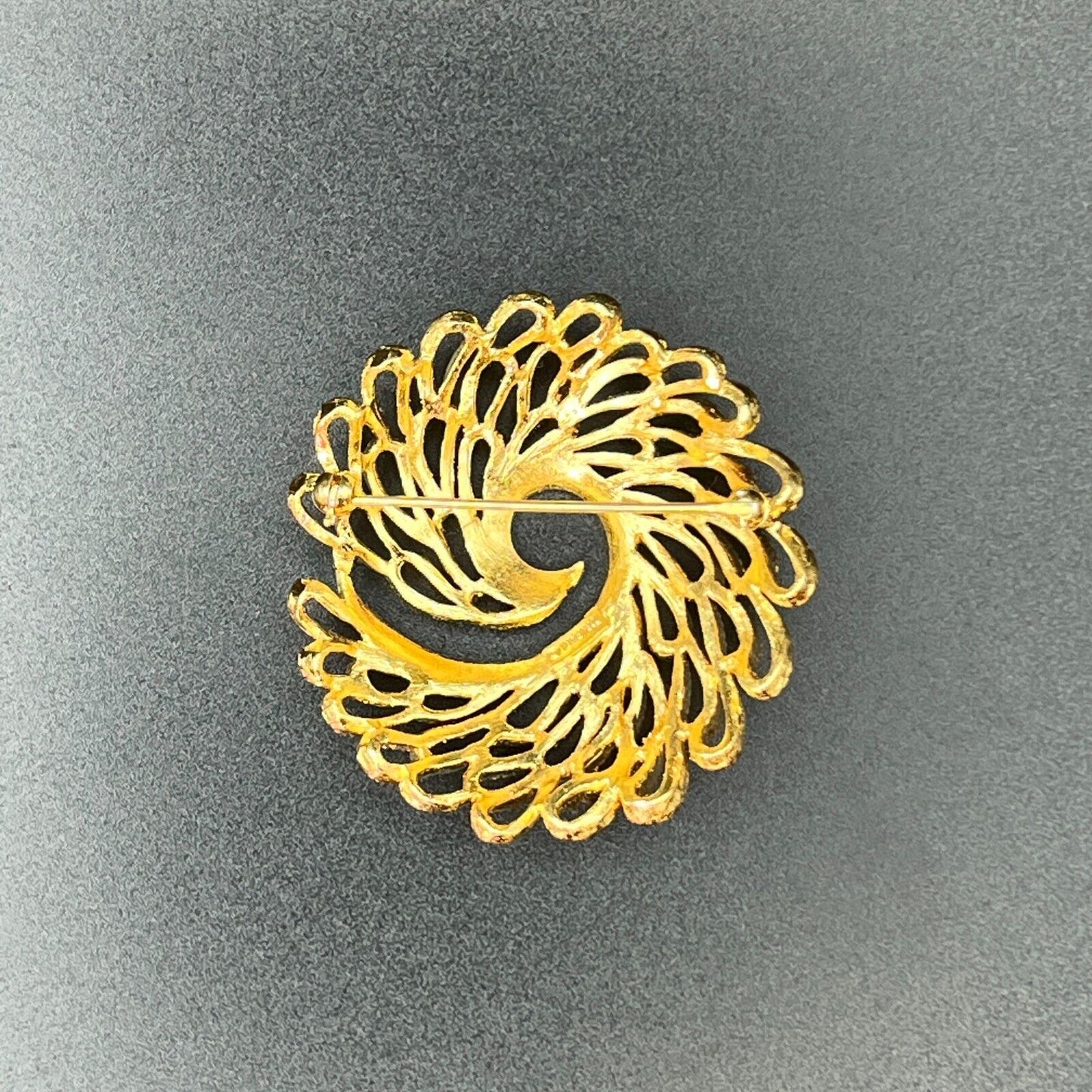 Vintage Signed Trifari Gold-Toned Brushed Modern Design Pretty Brooch Pin