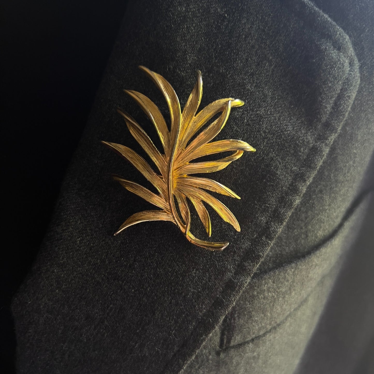 Vintage Large Leaf Pin Gold-Toned Etched Shiny Brooch