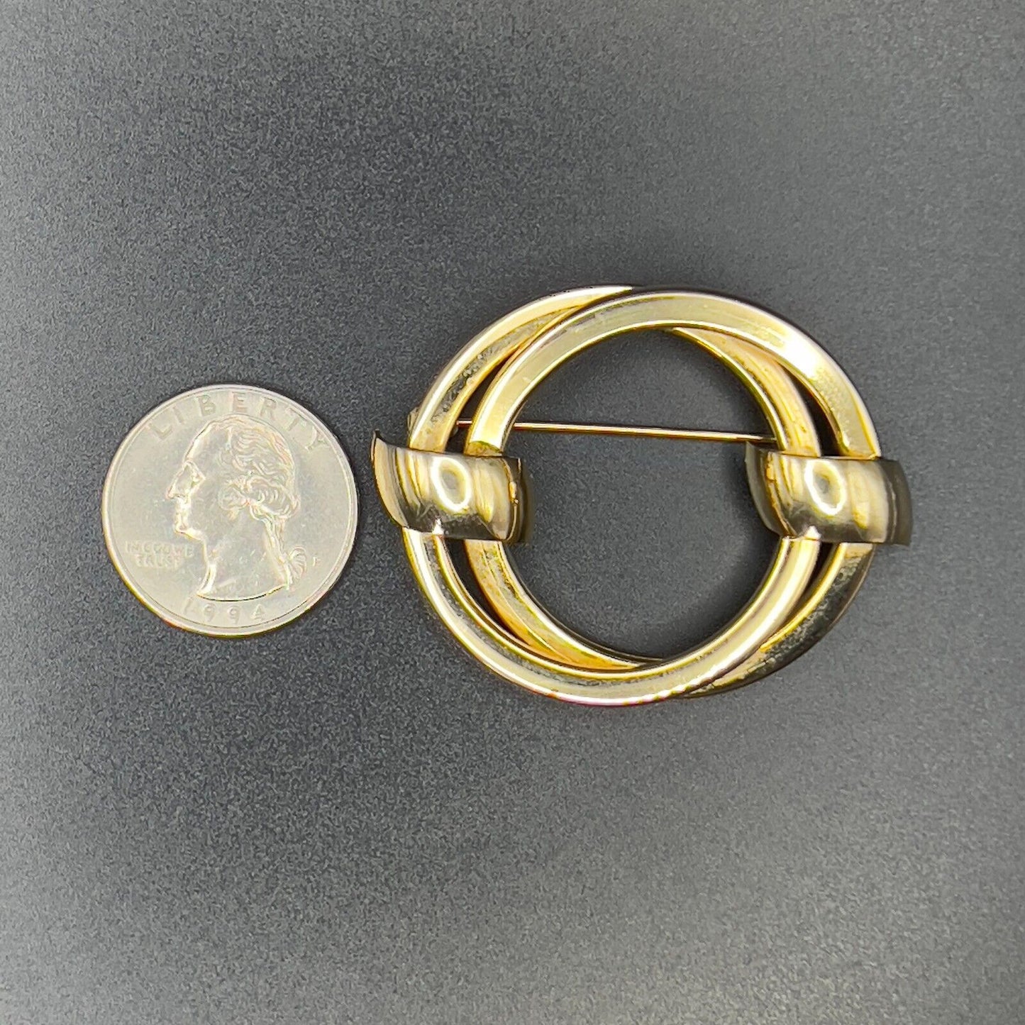 Vintage Shinny Spiral Oval Modernist Gold-Toned Knot Brooch Pin