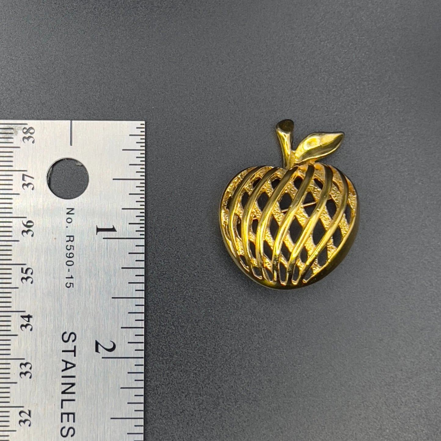 Vintage Apple Shape Brooch Gold-Toned Woven Pin