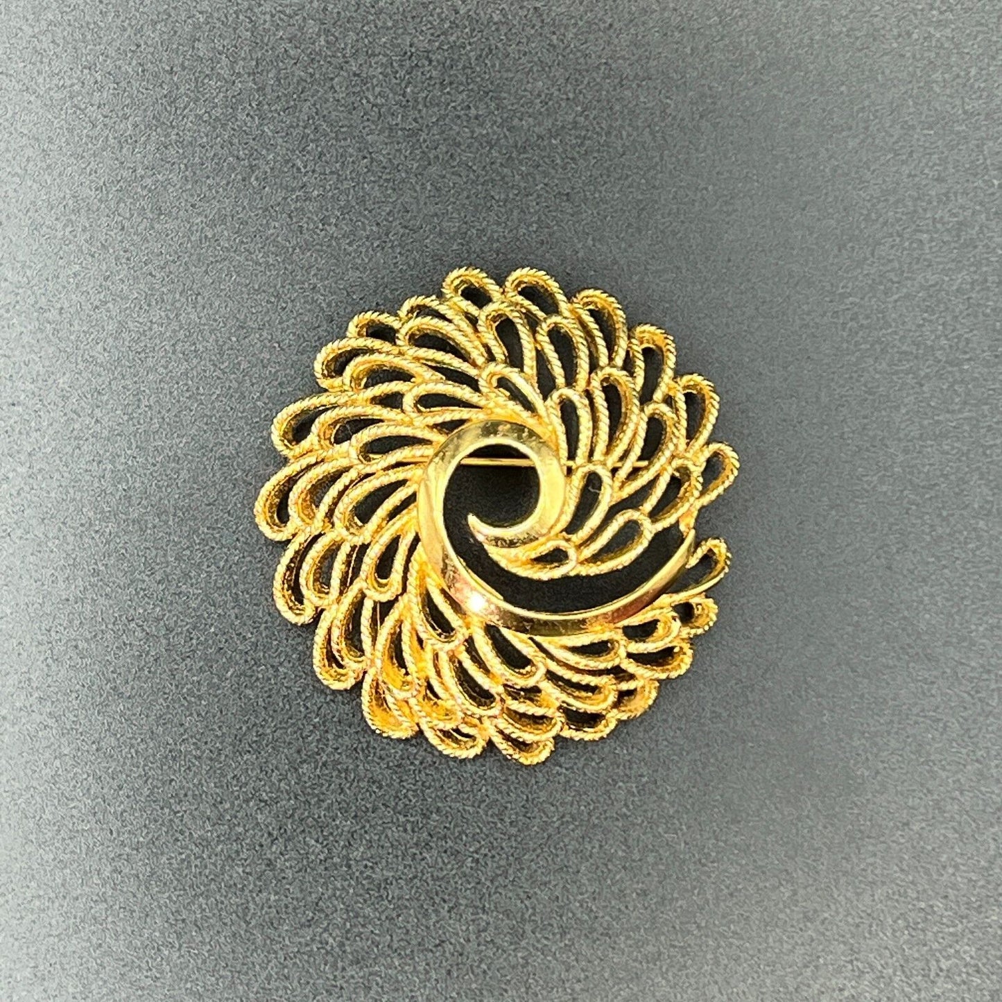 Vintage Signed Trifari Gold-Toned Brushed Modern Design Pretty Brooch Pin