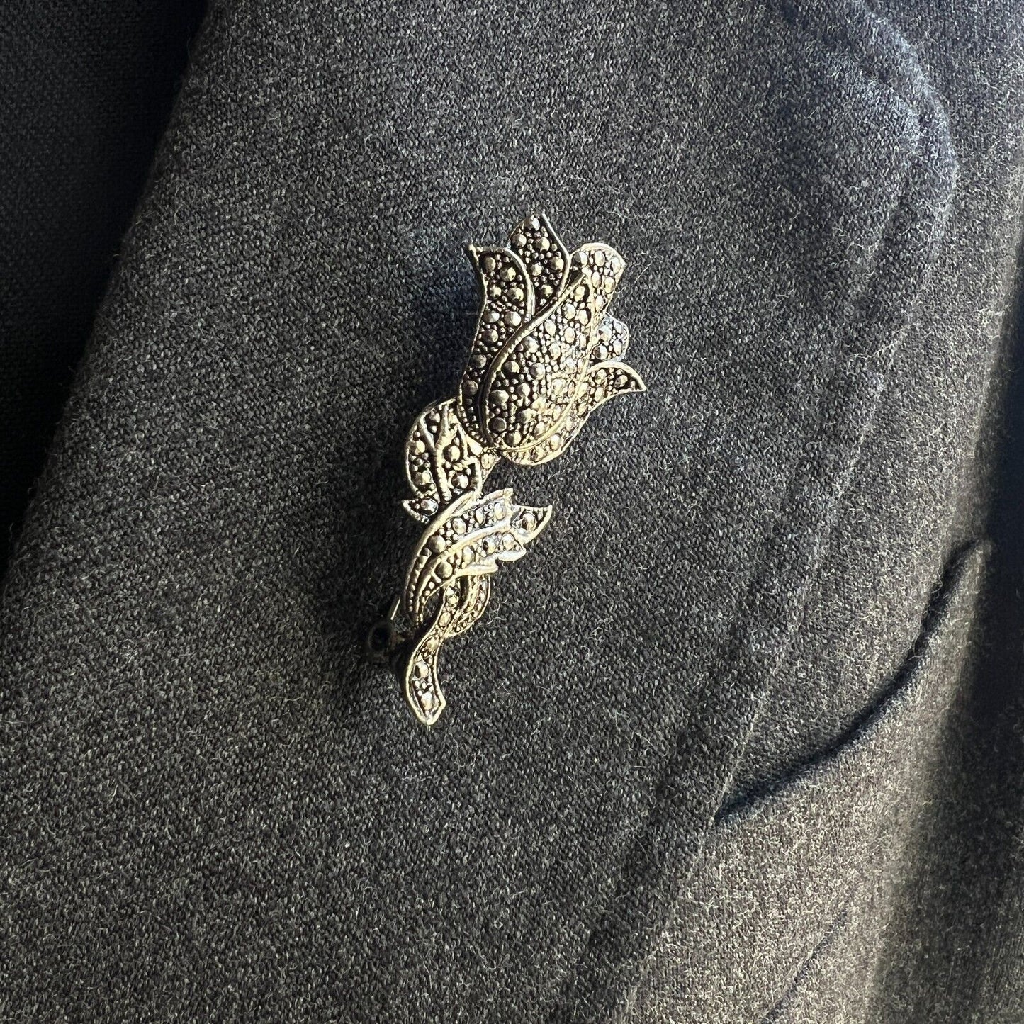 Vintage Elegant Silver-Toned Flower Brooch Pin