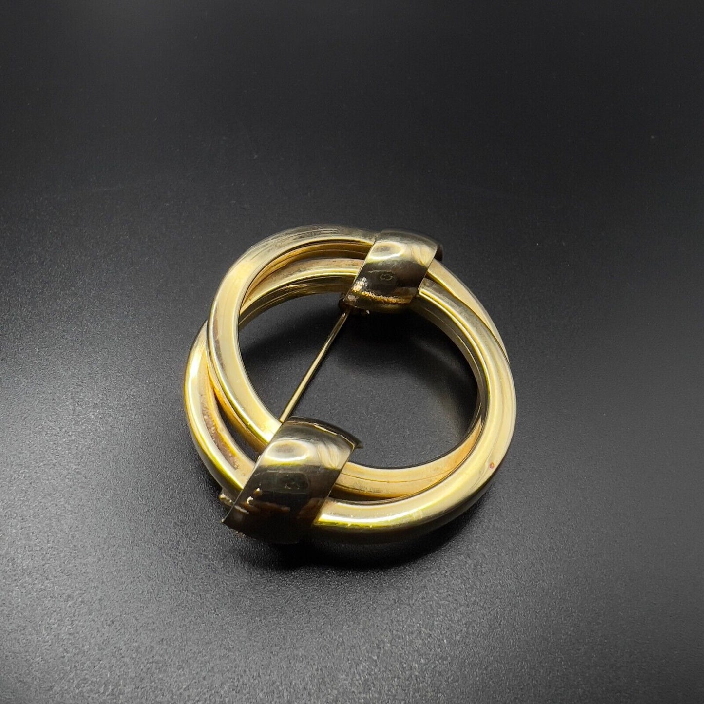 Vintage Shinny Spiral Oval Modernist Gold-Toned Knot Brooch Pin