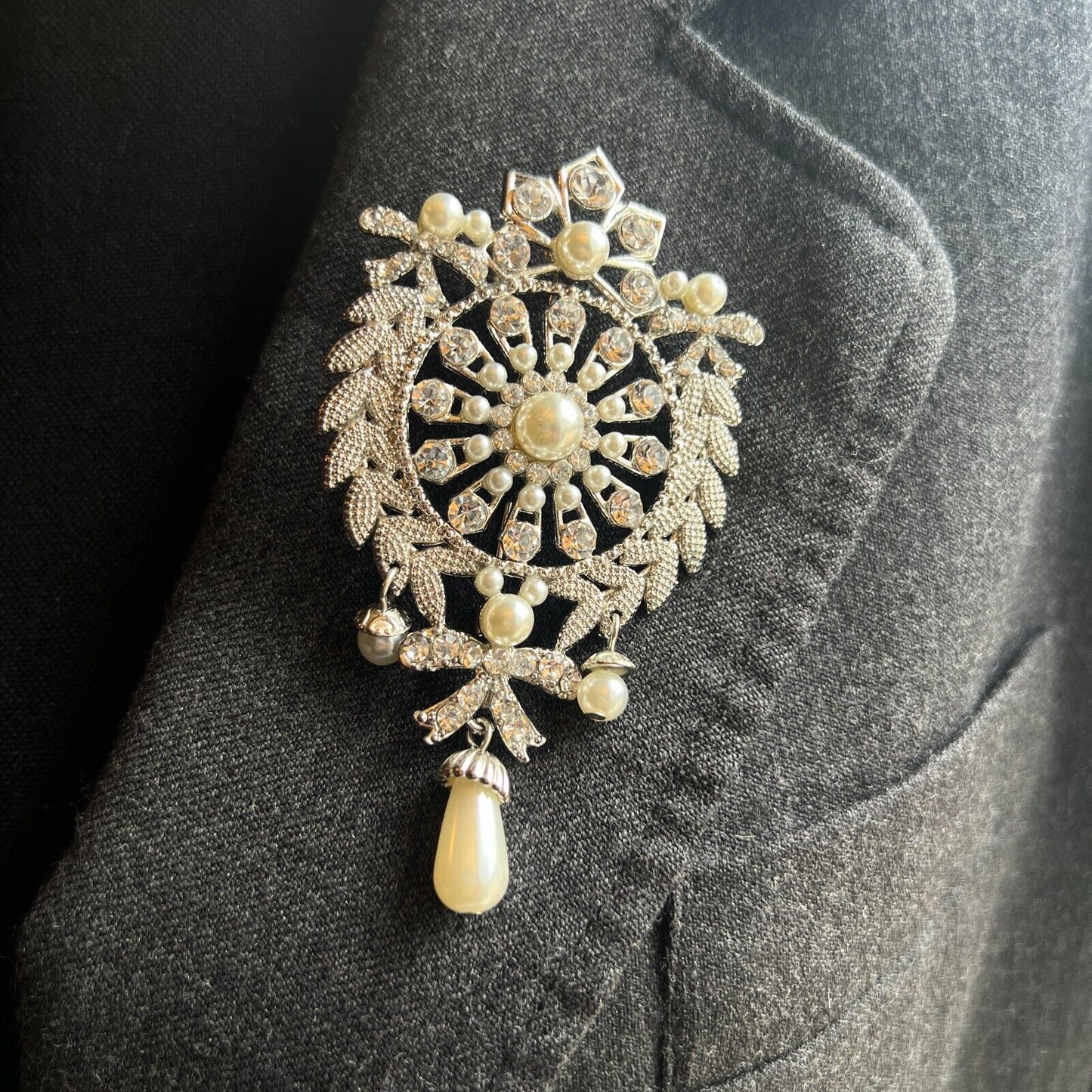 Large Stunning Clear Crystals & Faux Pearls Wreath w Dangling Pieces Brooch Pin