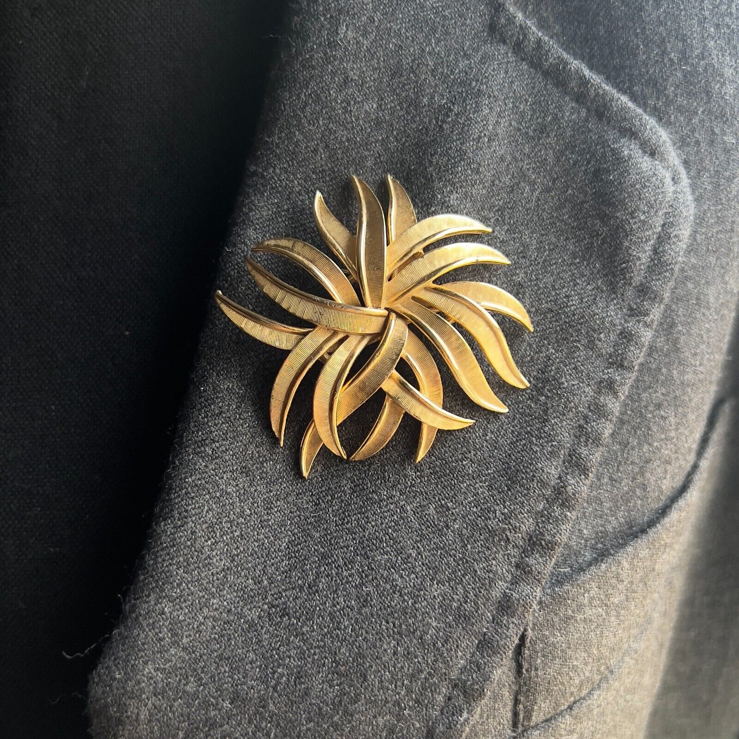 Vintage Trifari Gold-Tone Pinwheel Starburst Brooch Pin - Mid-Century Jewelry
