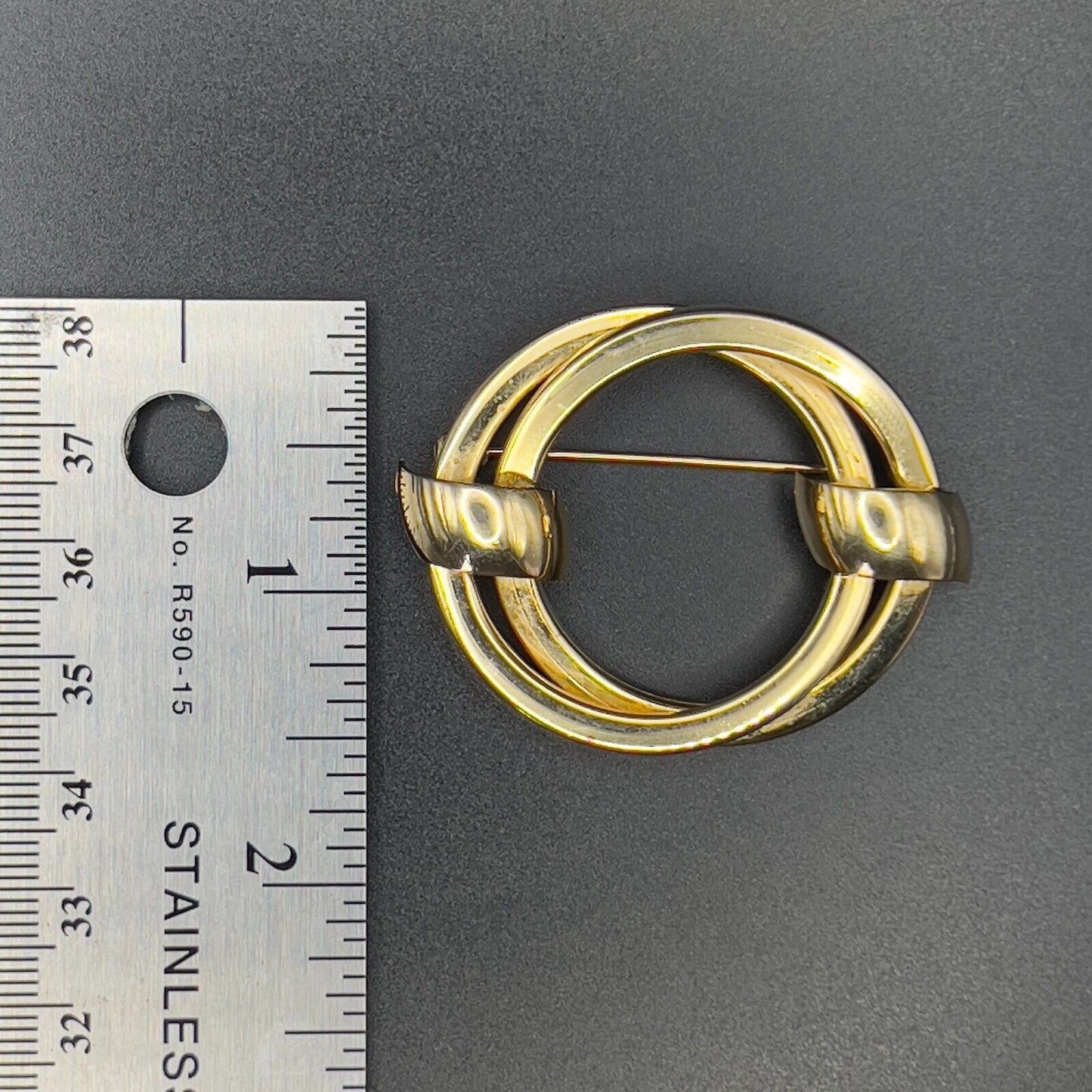 Vintage Shinny Spiral Oval Modernist Gold-Toned Knot Brooch Pin