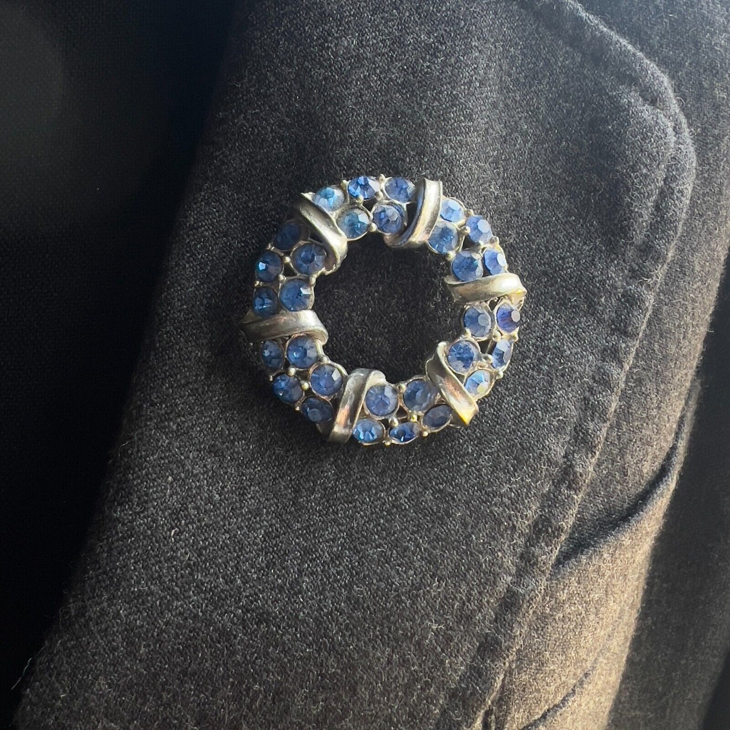 Vintage Sparkling Silver-Toned Blue Rhinestones Ribbon Wreath Brooch Pin