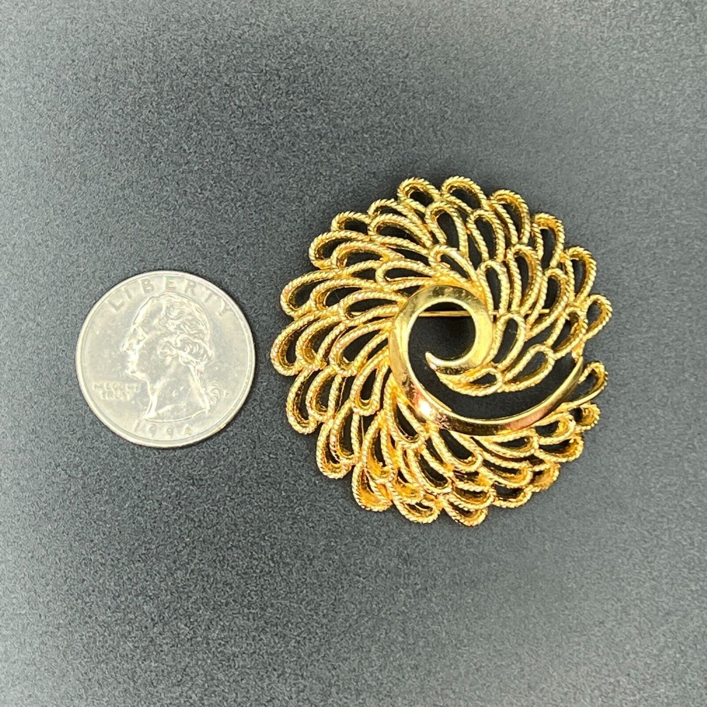 Vintage Signed Trifari Gold-Toned Brushed Modern Design Pretty Brooch Pin