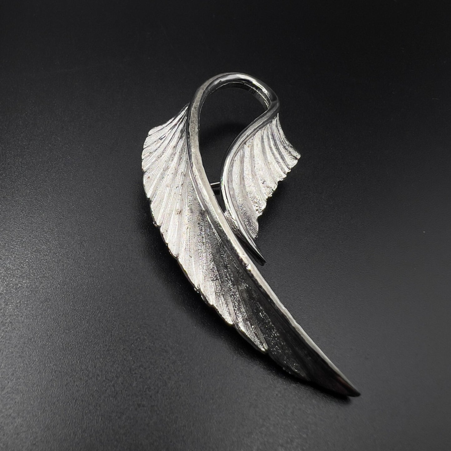 Vintage Leaf Silver-Toned Textured & Shiny Brooch Pin
