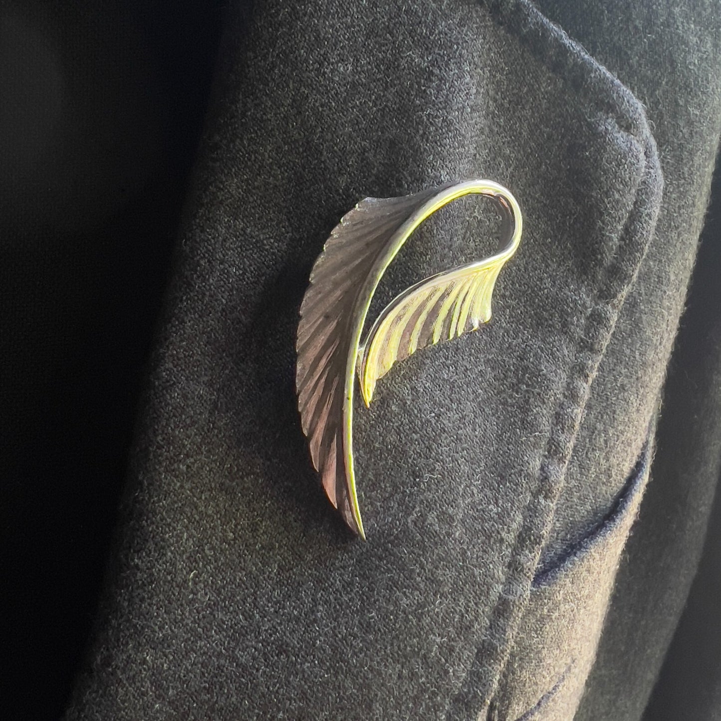 Vintage Leaf Silver-Toned Textured & Shiny Brooch Pin