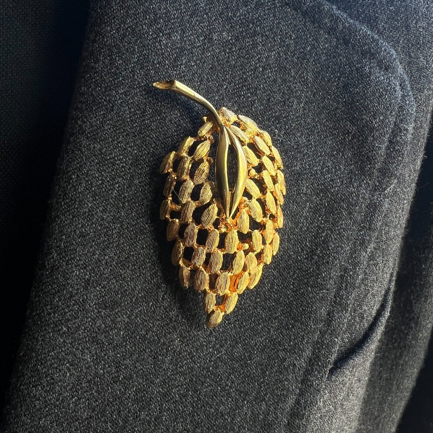 Vintage Beautiful Signed Roget TM Brushed Gold-Toned Leaf Brooch Pin