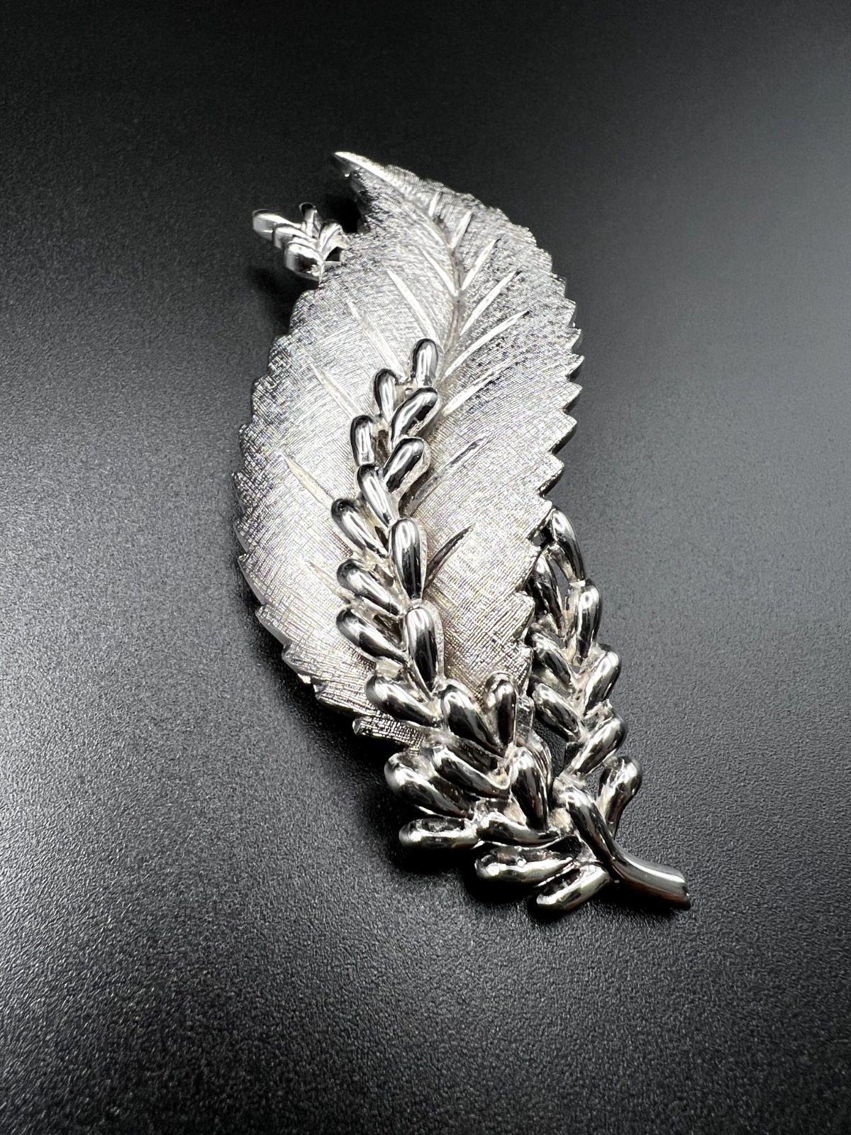Vintage Stunning CROWN TRIFARI Sliver-Toned Leaf With Berries Brooch Pin