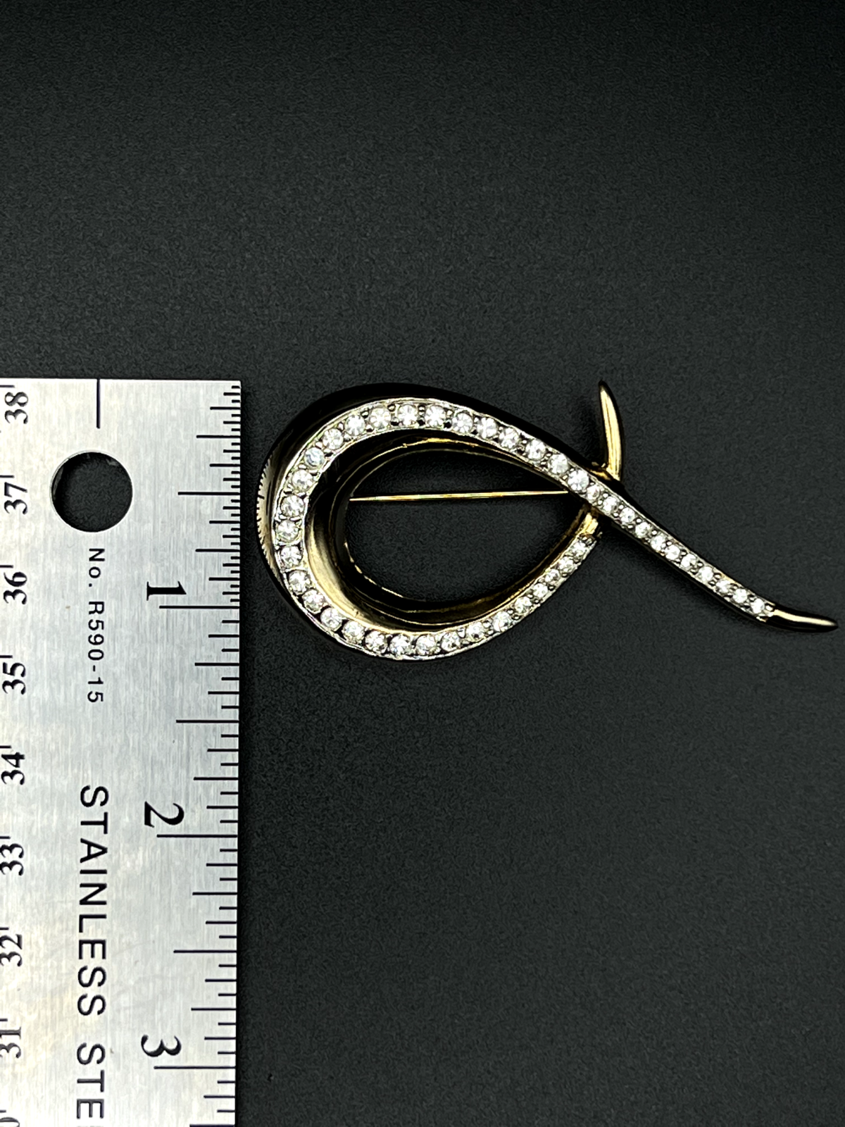 Vintage Elegant Gold-Toned with Clear Sparkling Rhinestones Brooch Pin