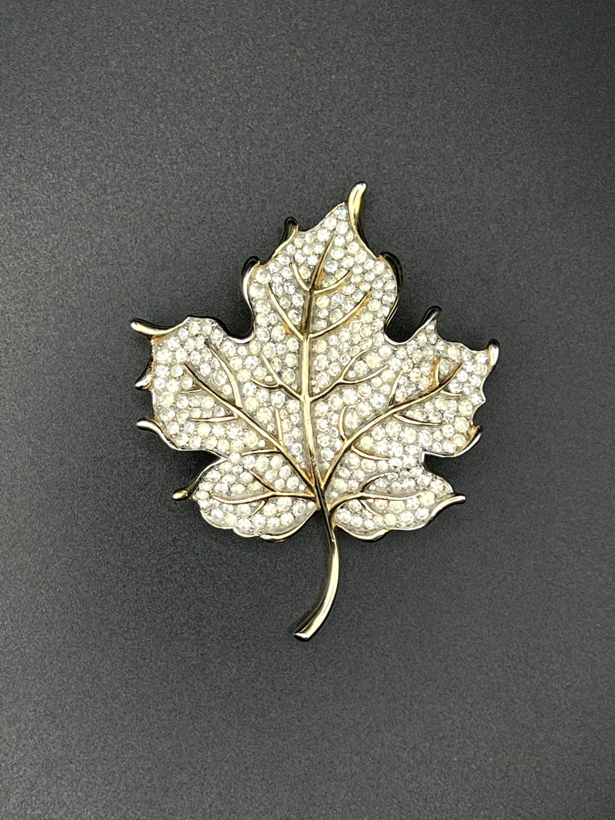 Vintage CROWN TRIFARI Signed Maple Leaf Gold-Tone w Clear Rhinestones Brooch Pin