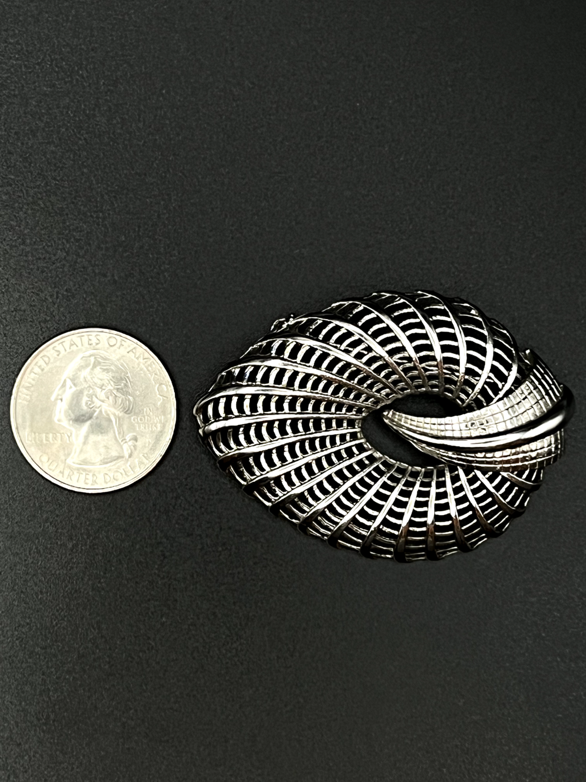 Vintage Signed Trudy Lee Leaf-Like Shaped Silver-Tone Mesh Patterned Brooch Pin