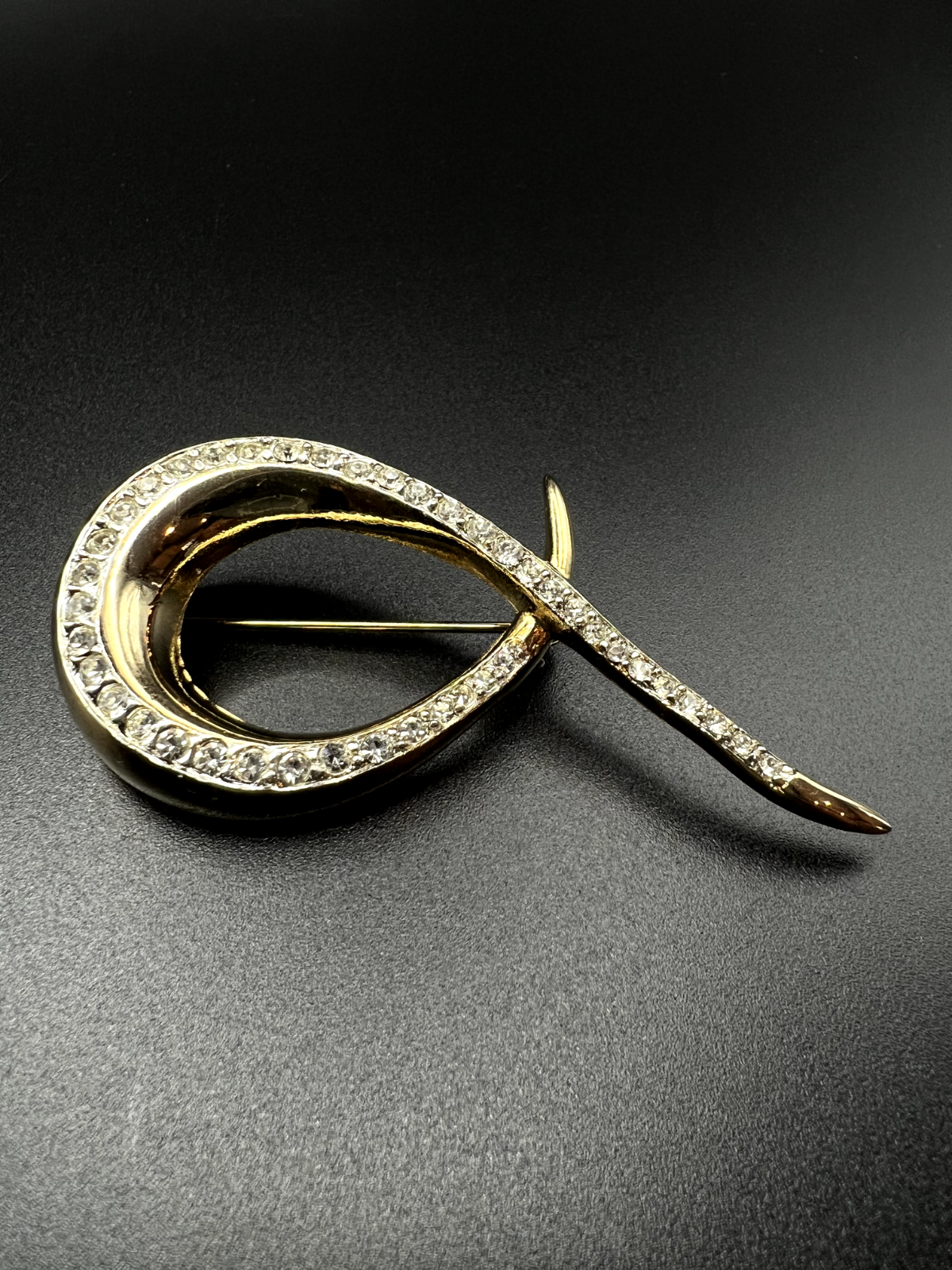 Vintage Elegant Gold-Toned with Clear Sparkling Rhinestones Brooch Pin