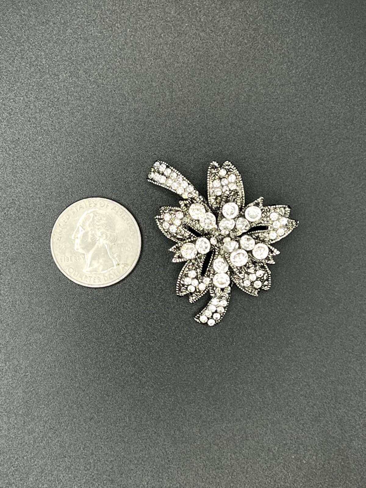 Vintage VTG Silver-Toned Flower with Clear Crystal Rhinestone Brooch Pin