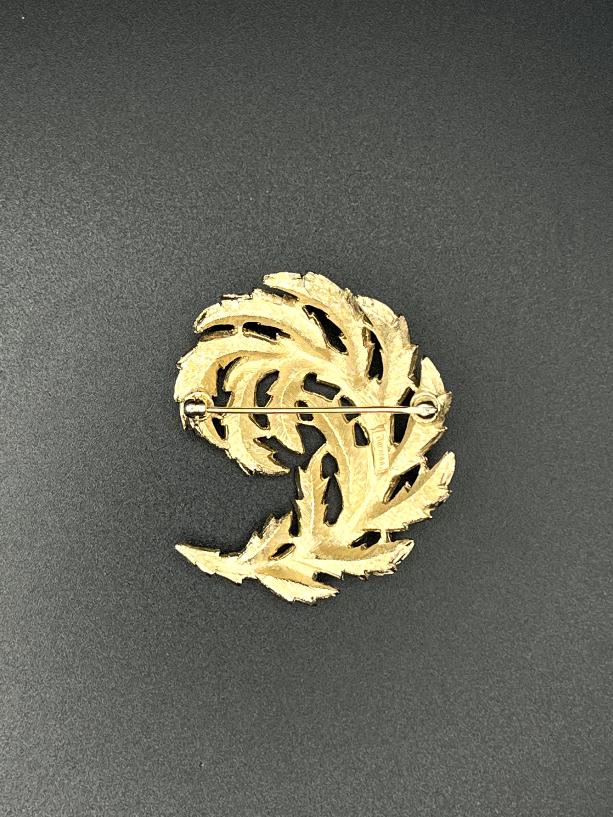 Vintage Signed CROWN TRIFARI gold-toned curled leaf Brooch Pin