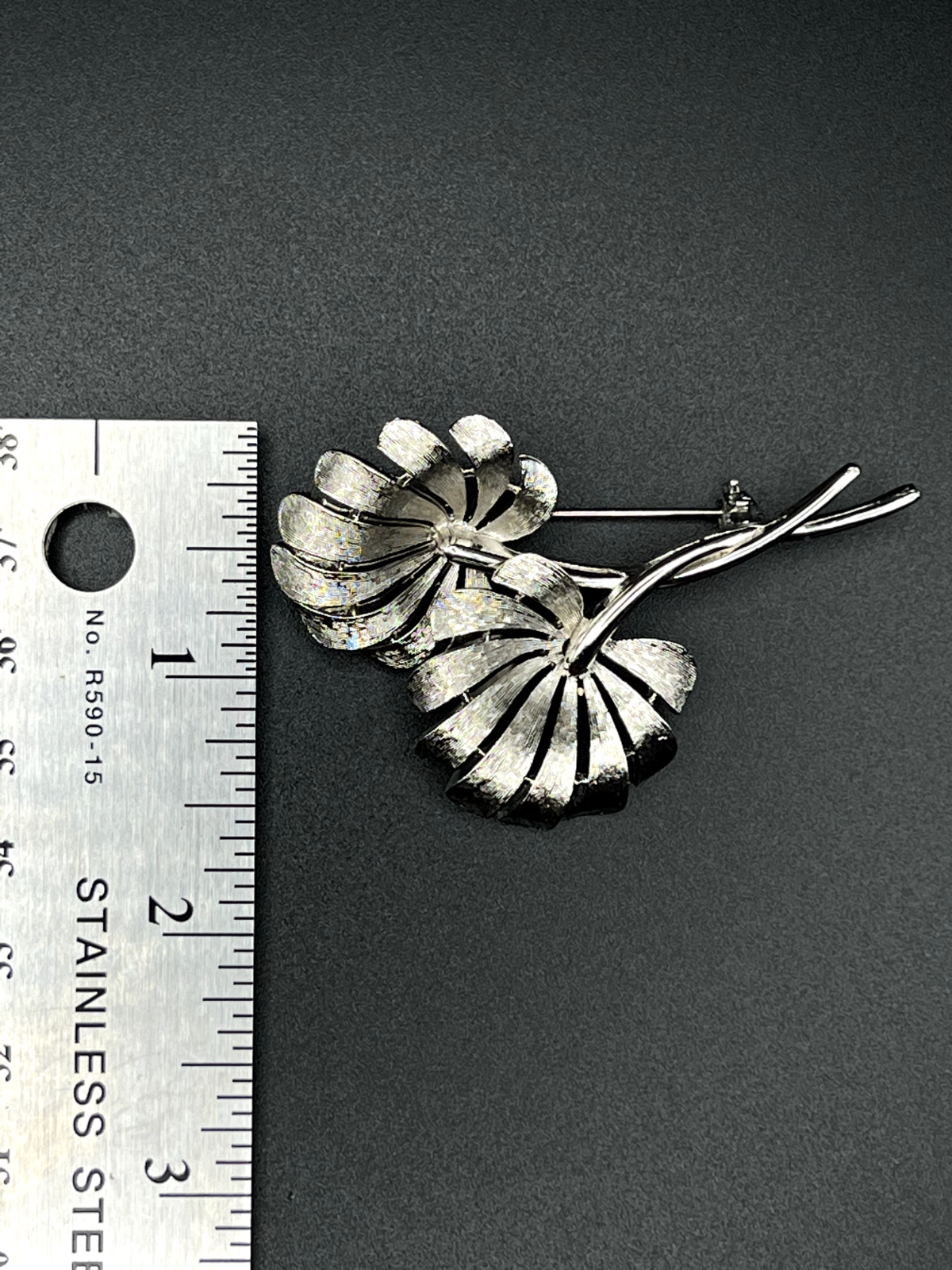 Vintage Signed JJ Vintage Silver-Toned Two Leaves Brooch Pin