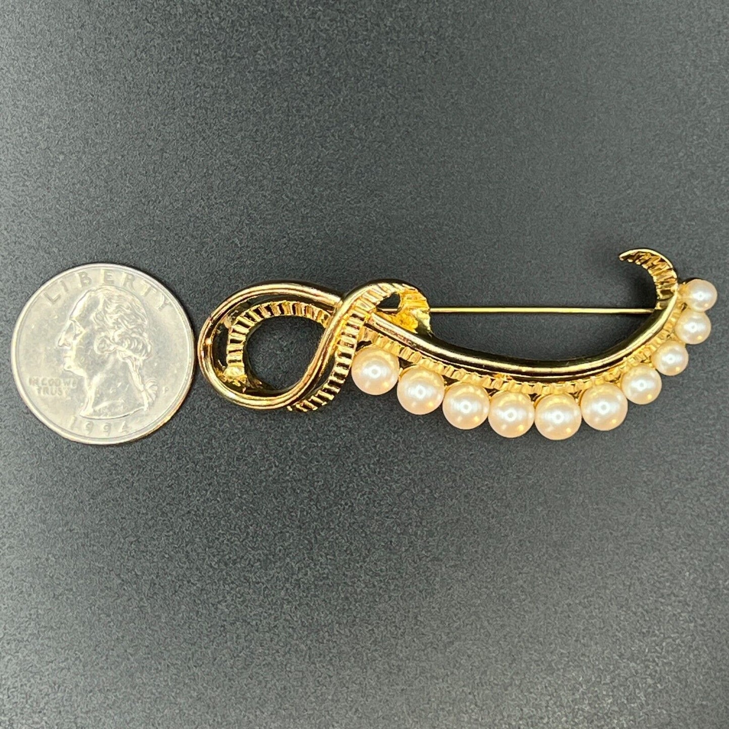 Vintage Beautiful Gold-Toned with Faux Pearls Brooch Pin