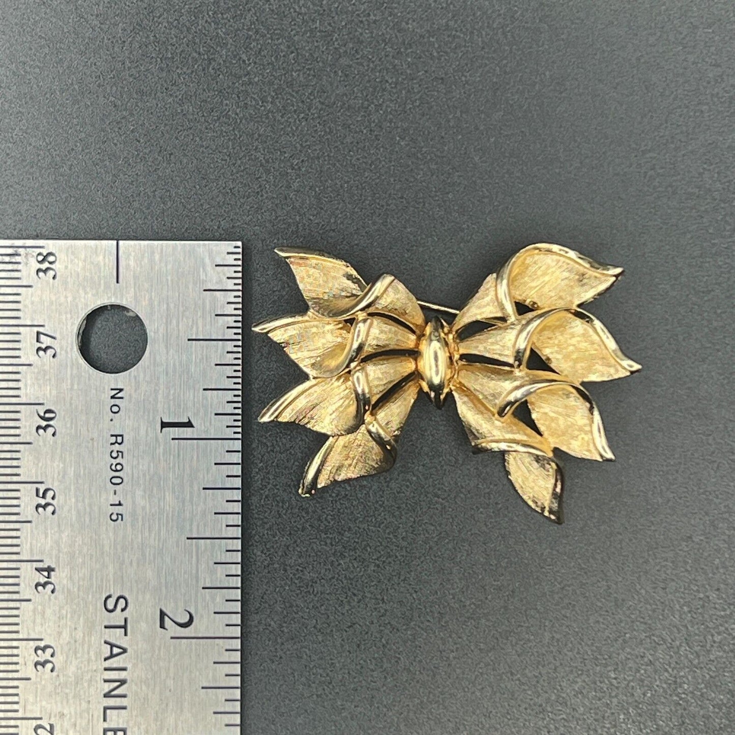 Vintage Gold-Toned Signed Francois Unique Ribbon Bow Brooch Pin