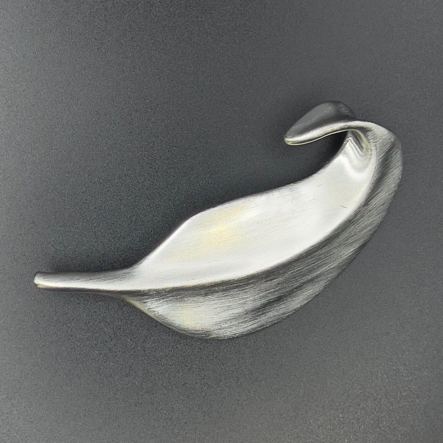 Vintage Elegant Brushed Silver-Toned Leaf Brooch Pin