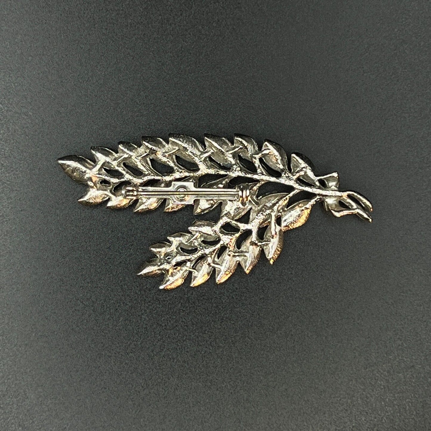 Vintage Elegant Double Leaf Silver-Toned Brooch Pin