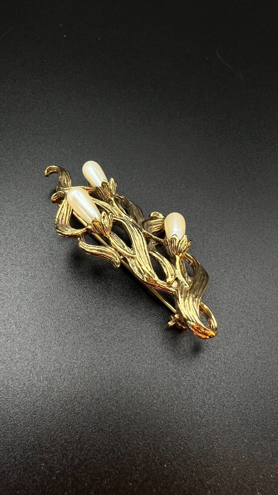 Vintage Gold-Toned Flowering Vine with Faux Pearl Buds Brooch Pin