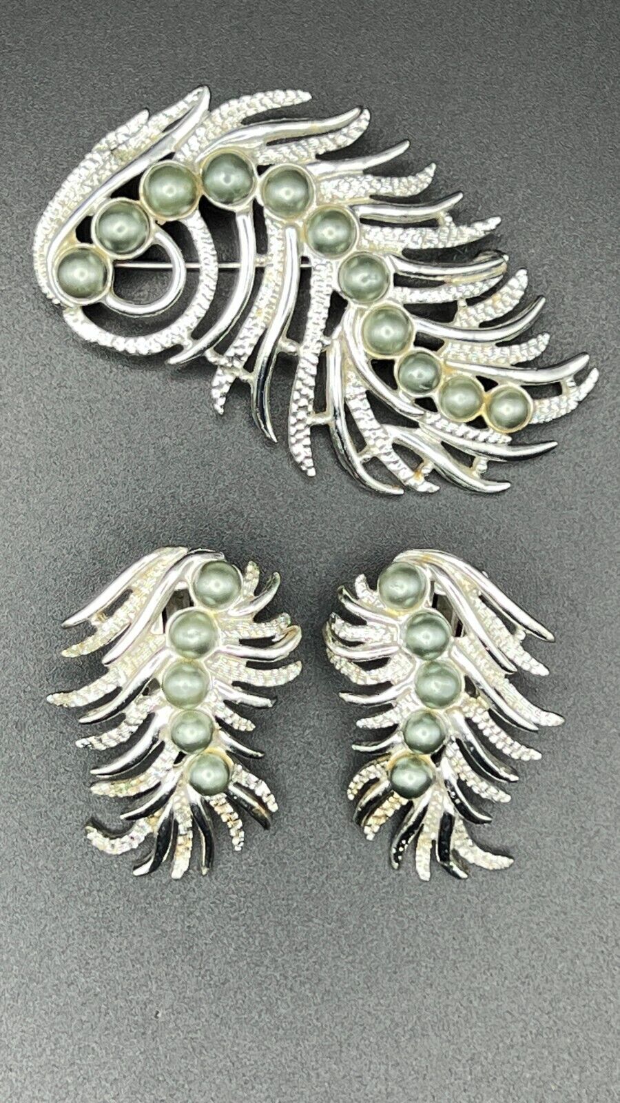 Vintage Sarah Coventry Feather Brooch & Clip on Earrings Set Silver Pearls 1950s