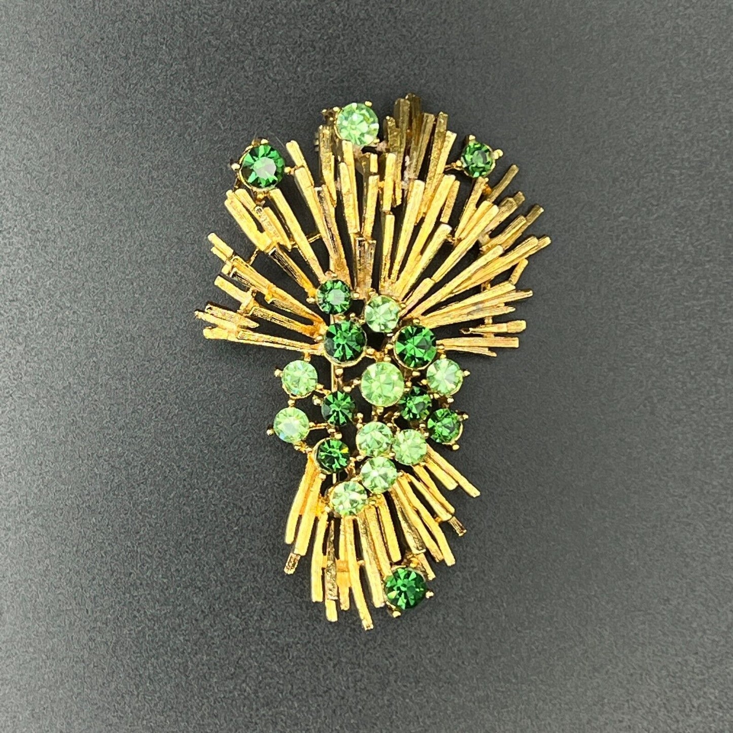 Vintage Signed LISNER Gold-Toned w Green Peridot & Emerald Crystals Brooch Pin