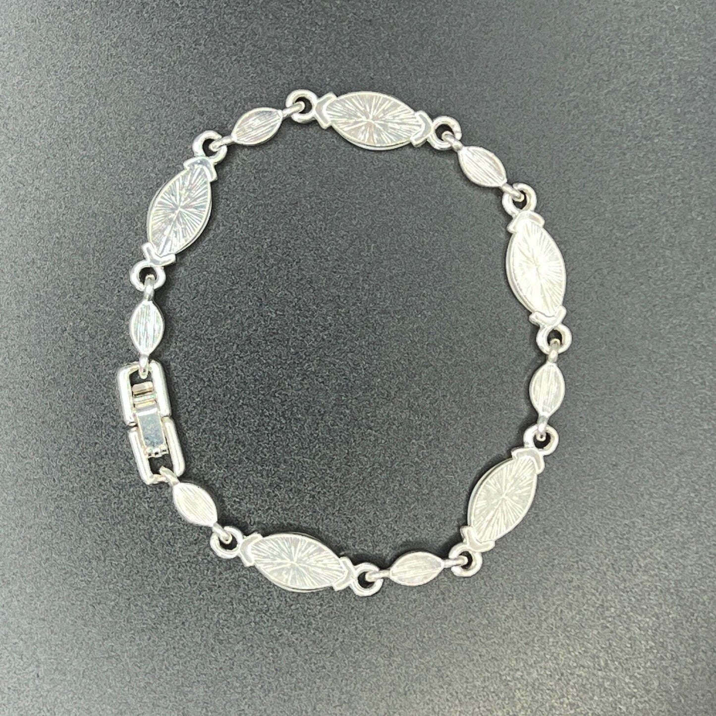 Vintage Mother Of Pearl Shell & Clear Oval Crystals Silver-Toned Bracelet