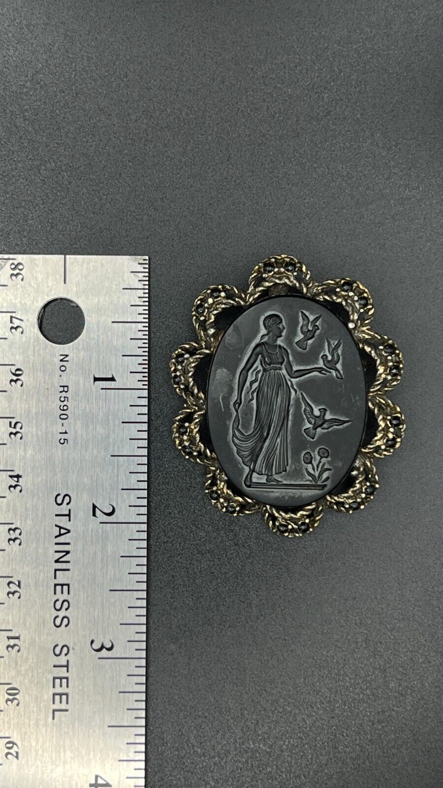 Vintage Novelty Black Cameo Standing Lady With Birds Gold Framed Brooch Pin