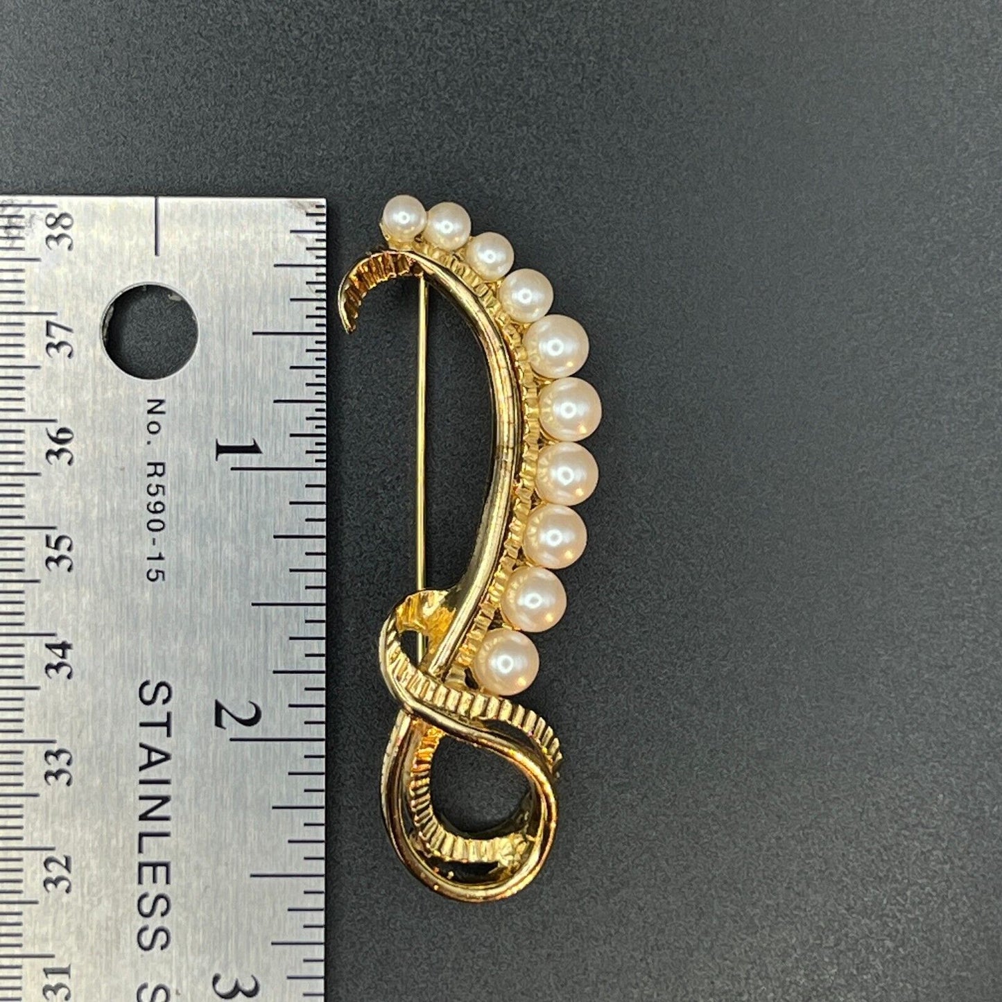 Vintage Beautiful Gold-Toned with Faux Pearls Brooch Pin